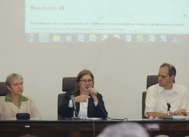 A Auditora Cledi Moscon (centro) relatou a atuação do CCAJ, ao lado da Diretora de Assuntos Jurídicos da DS/Rio, Bety Gutnik Nisenbaum e do presidente da DS, João Abreu